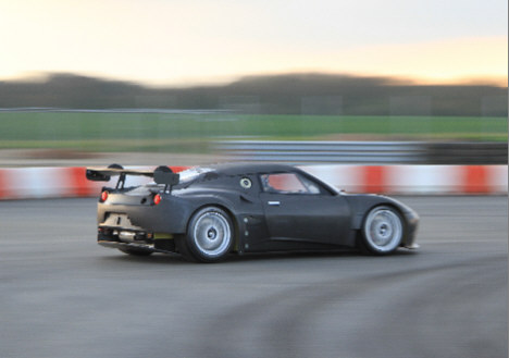 Lotus Jetalliance teamets helt nye Lotus Evora under den første test.
